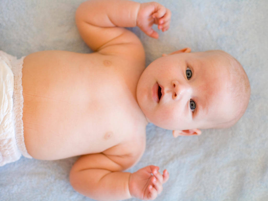 У ребенка непрерывный. Новорожденные с открытым ртом. У новорожденного ребенка постоянно открытый рот. Новорожденный часто с открытым ртом. У ребенка в 6 месяцев открыт рот.