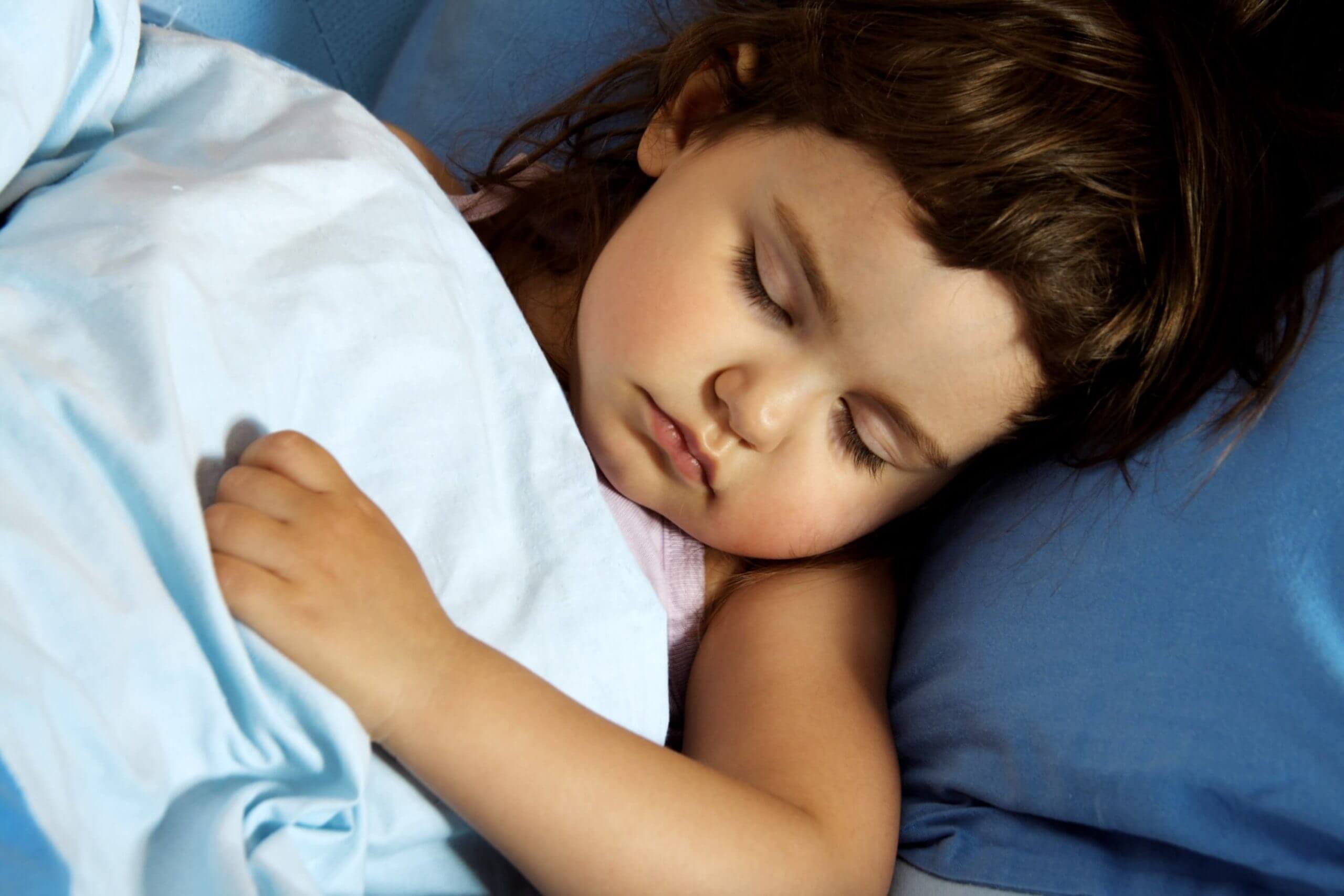 Т спящую мать. Сонная девочка 12 лет. Кровати для детей с эпилепсией.